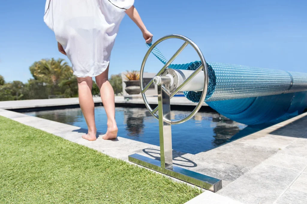 The Daisy Power Electric Pool Cover Roller Explained. 